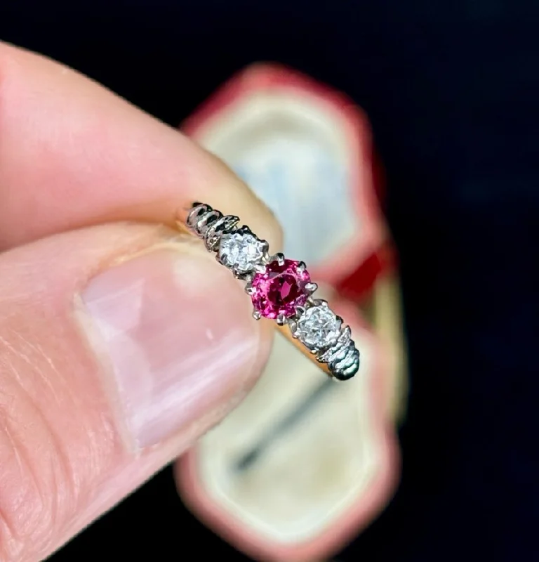 Luxury Wedding Band-Vintage 1960s Oval Ruby and Diamond Ring