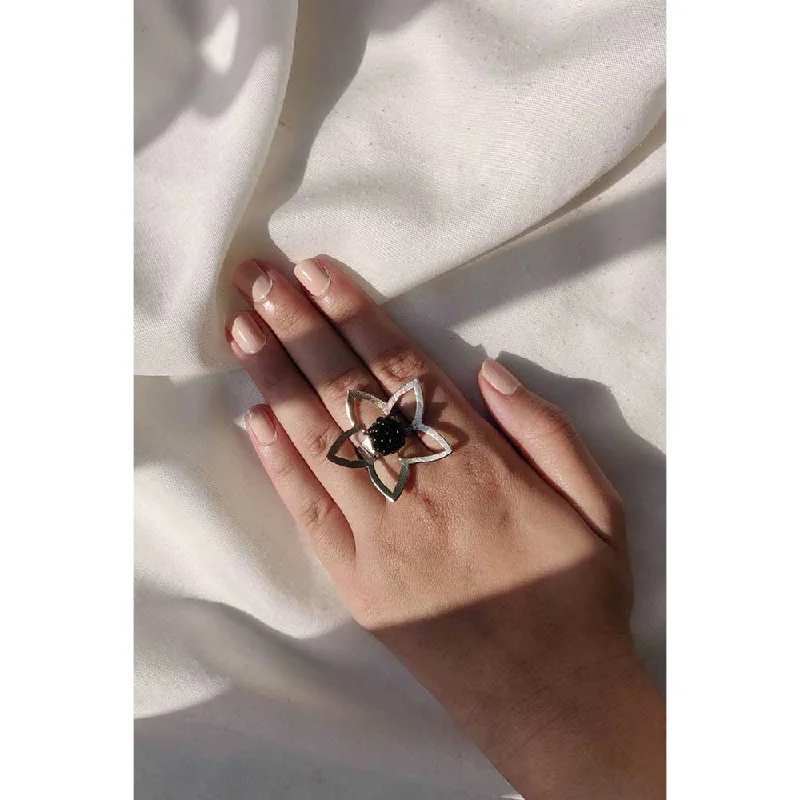 Elegant Cocktail Ring-Aarjavee Black Flower Frame Ring