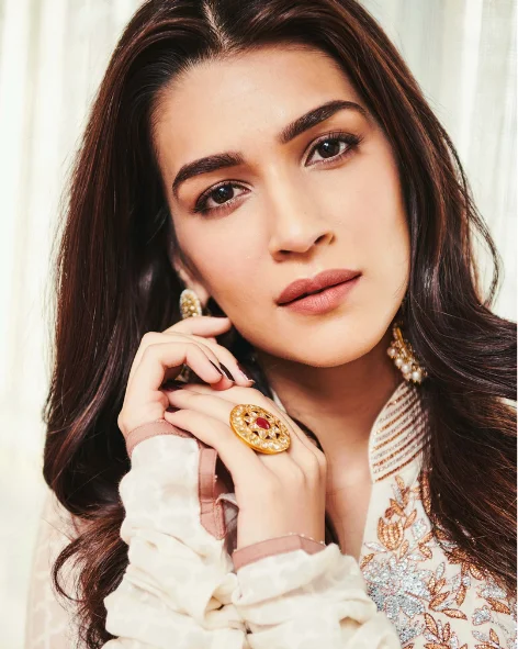 Wedding Ring Set with Diamonds-Kriti Sanon - Janet Polki Ring