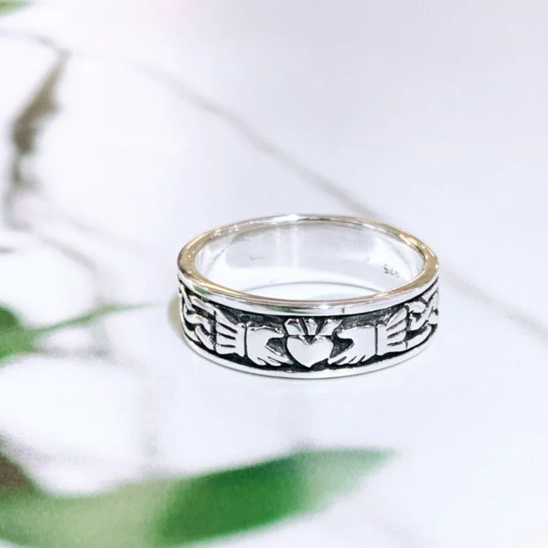 Luxury Wedding Band-Claddagh Band