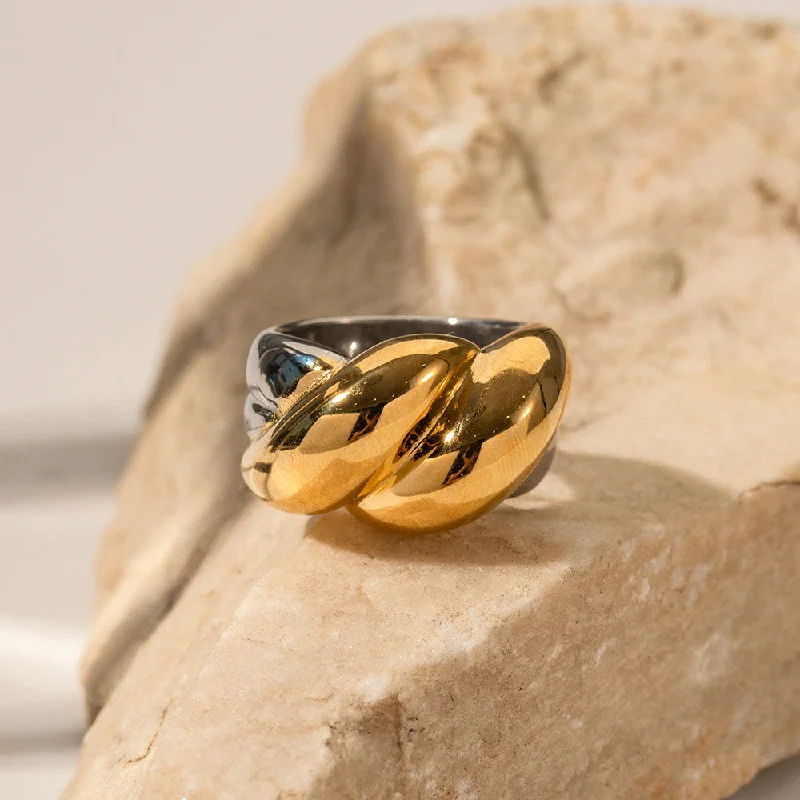 Elegant Gold Signet Ring-Chunky layers Ring