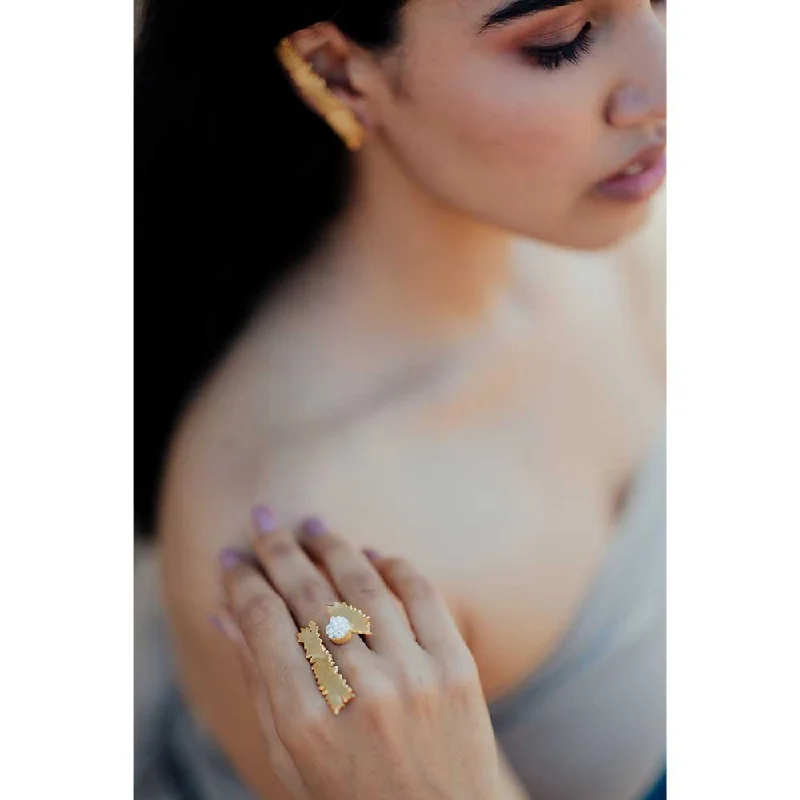 Elegant Gold Signet Ring-Aarjavee Mia-Golden Ring